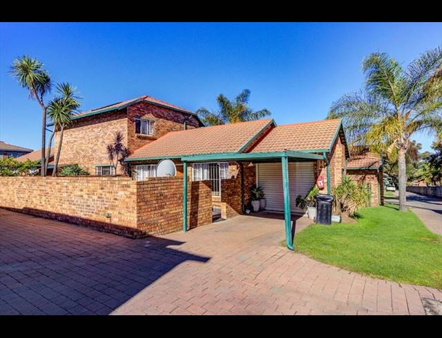 3 BEDROOM TOWNHOUSE FOR SALE IN BIRCHLEIGH